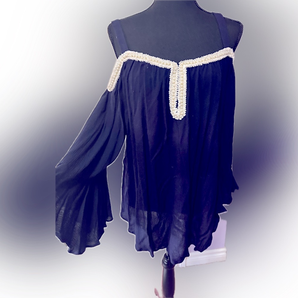 CUPIO COLD SHOULDER SHIRT